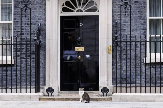 UK Minister Calls for Cool Heads as Battle to Oust Starmer Looms