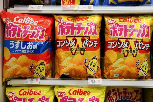 Japan Crisp Packs to Go Colorless Due to Iran War Crunch